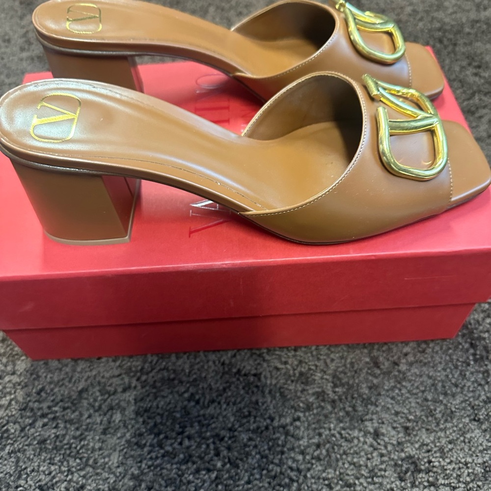 Valentino Gold V Logo Brown Leather Mules - Picture 2 of 4
